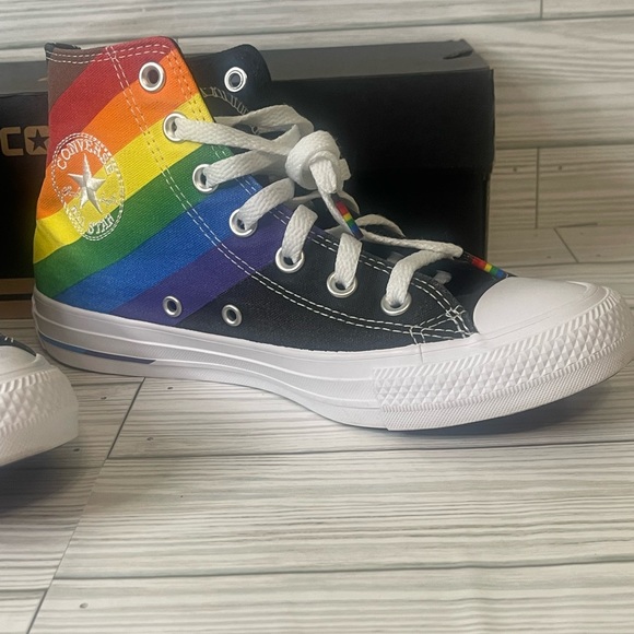 ✨Converse✨ Pride Theme Hightop - Picture 5 of 14